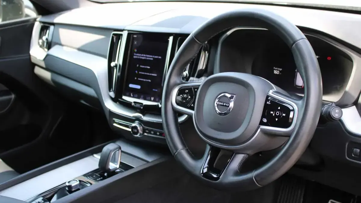 Used Volvo XC60 R-Design 197 HP (144 kW) 2022 SUV
