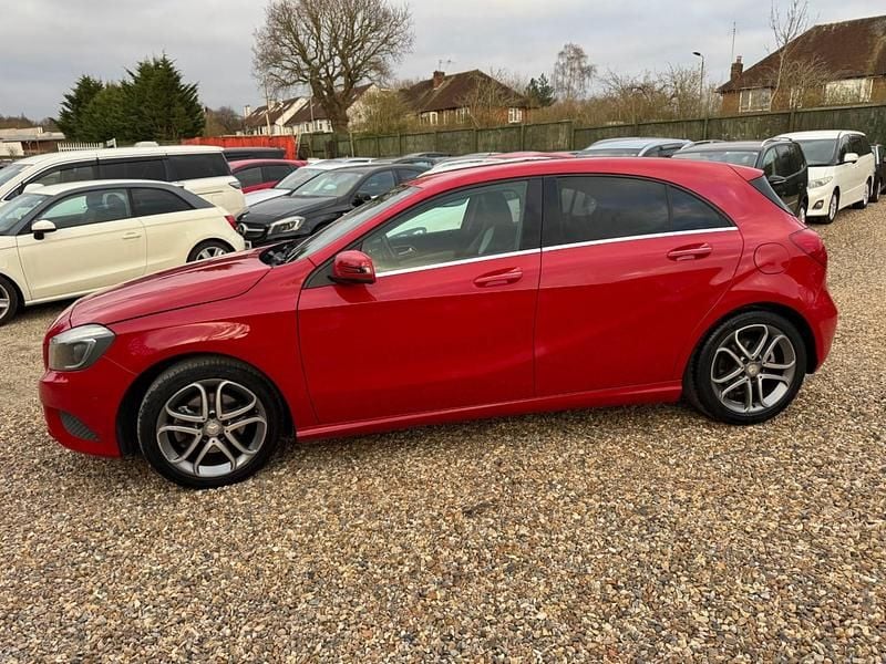Used Mercedes A180 122 HP (89 kW) 2015 Red Hatchback