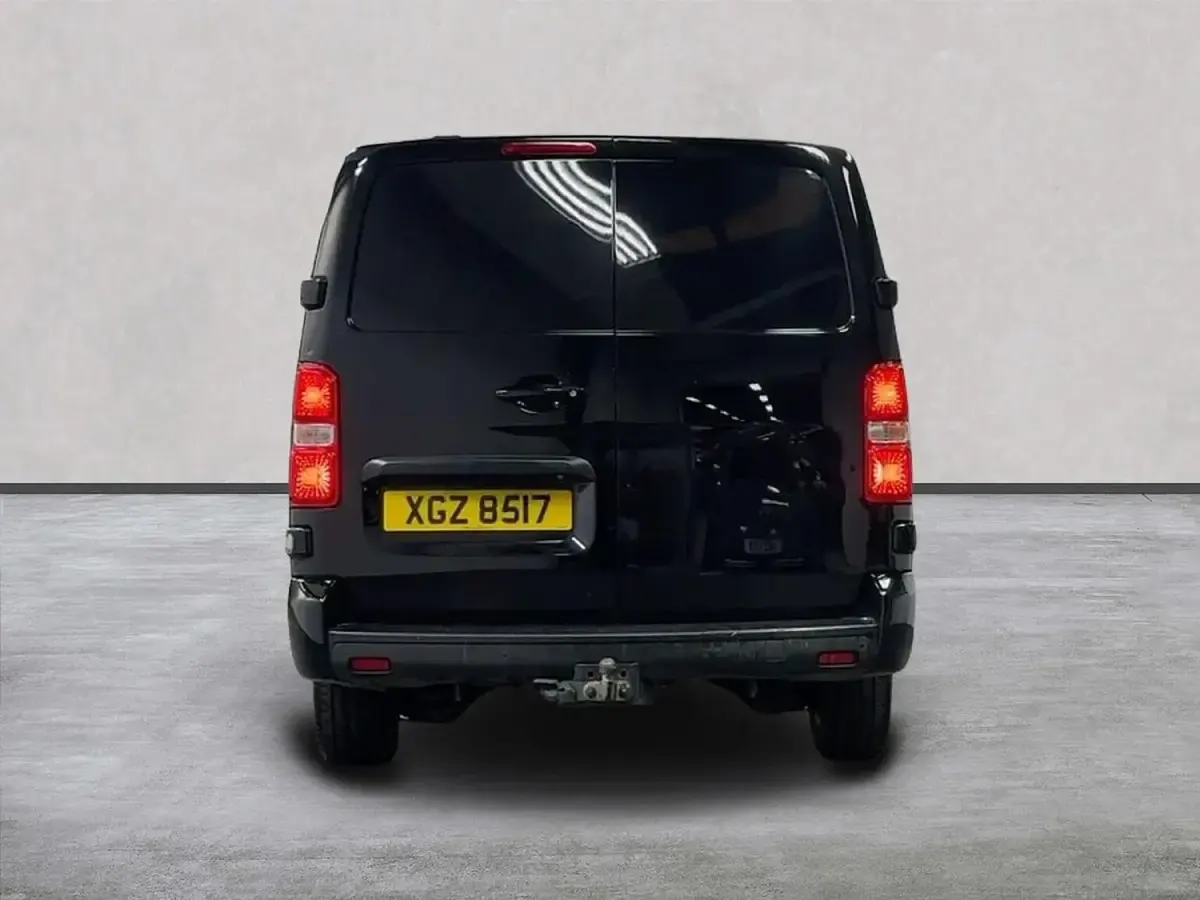 Używany Citroën Dispatch 180 KM (132 kW) 2022 Czarny Minivan