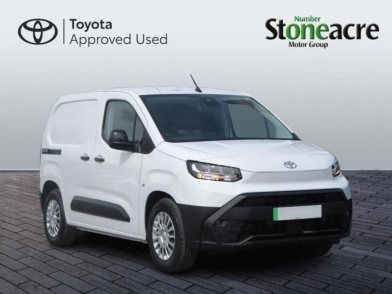 Used Toyota Proace 100 kW (136 HP) 2025 White MPV