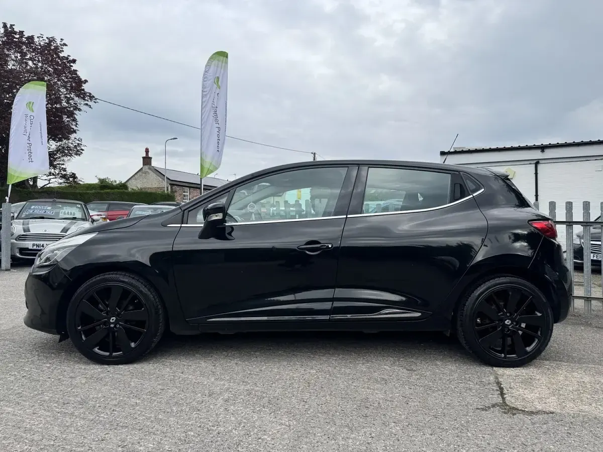Used Renault Clio IV Dynamique 90 HP (66 kW) 2015 Black Hatchback