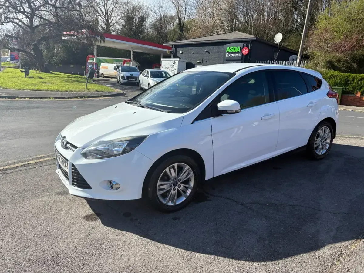Usado Ford Focus Titanium 115 HP (84 kW) 2014 Branco Citadino