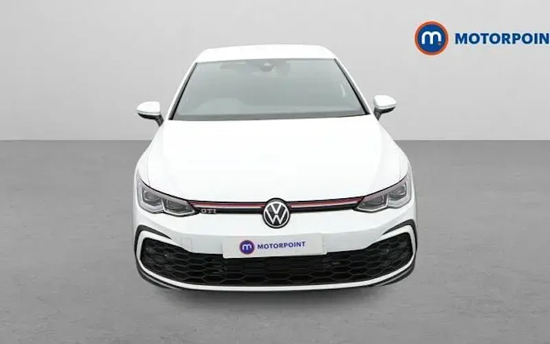 Begagnad VW Golf VIII GTI 245 HK (180 kW) 2024 Vit Halvkombi