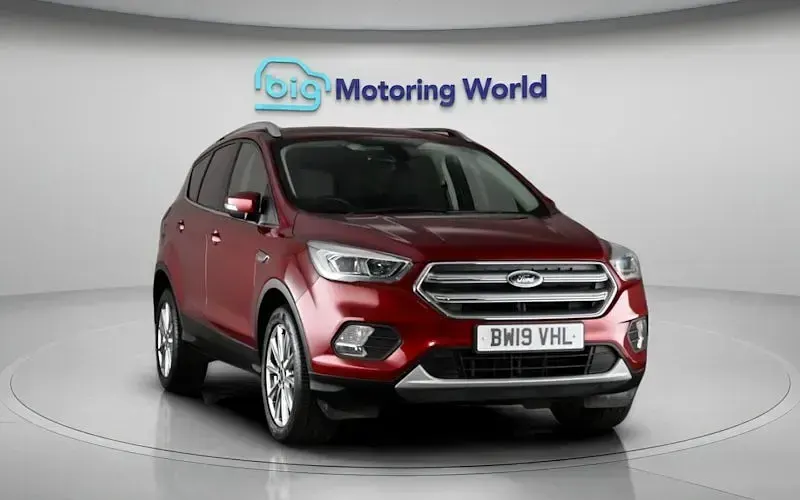 Gebraucht Ford Kuga Titanium 120 PS (88 kW) 2019 Rot SUV