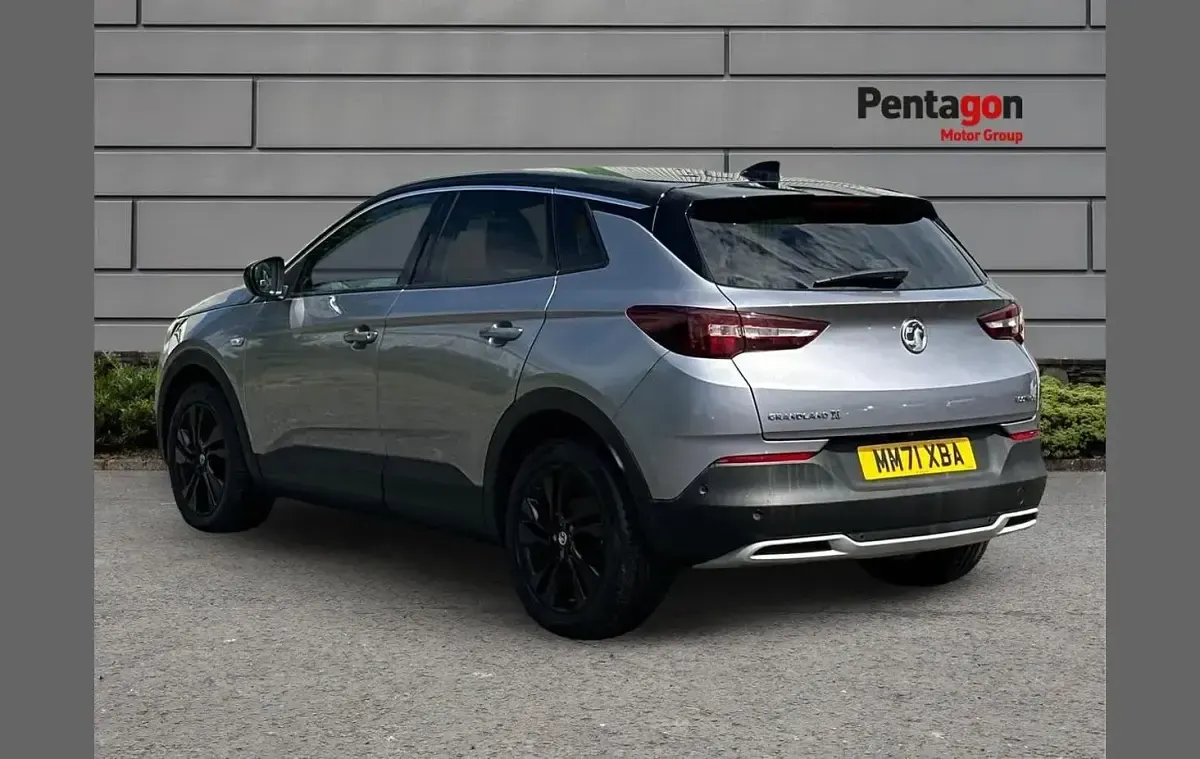 Used Vauxhall Grandland X SRi 128 HP (94 kW) 2022 Grey SUV