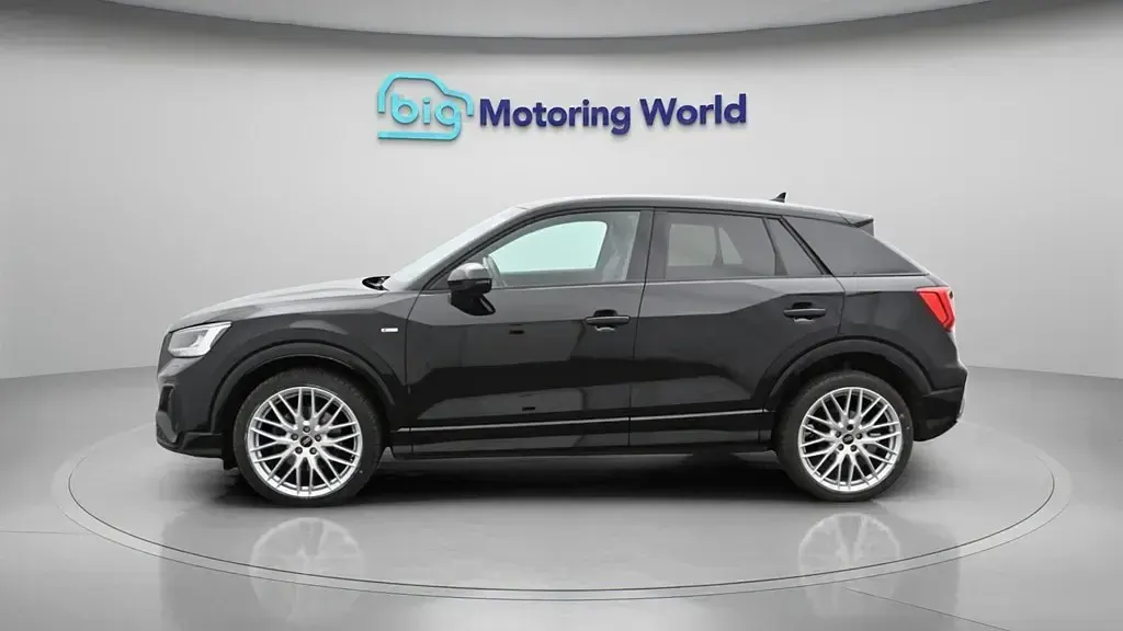 Begagnad Audi Q2 Black Edition 110 HK (80 kW) 2022 Svart SUV