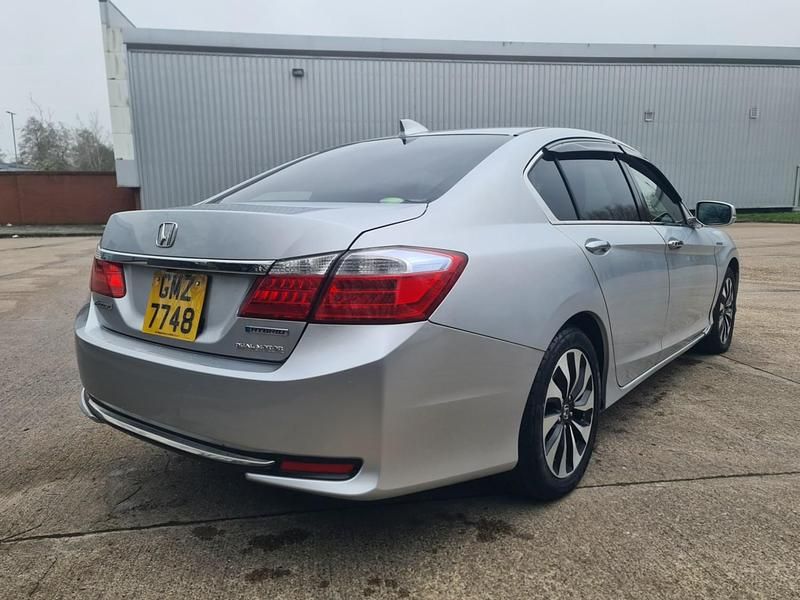 Used Honda Accord Hybrid 214 HP (157 kW) 2014 Silver Sedan