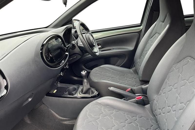 Used Toyota Aygo X 72 HP (52 kW) 2023 Cardamom green with black SUV