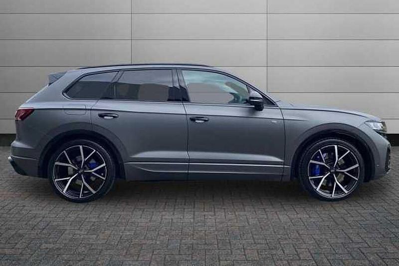 New VW Touareg R 462 HP (339 kW) 2025 Silicon grey SUV