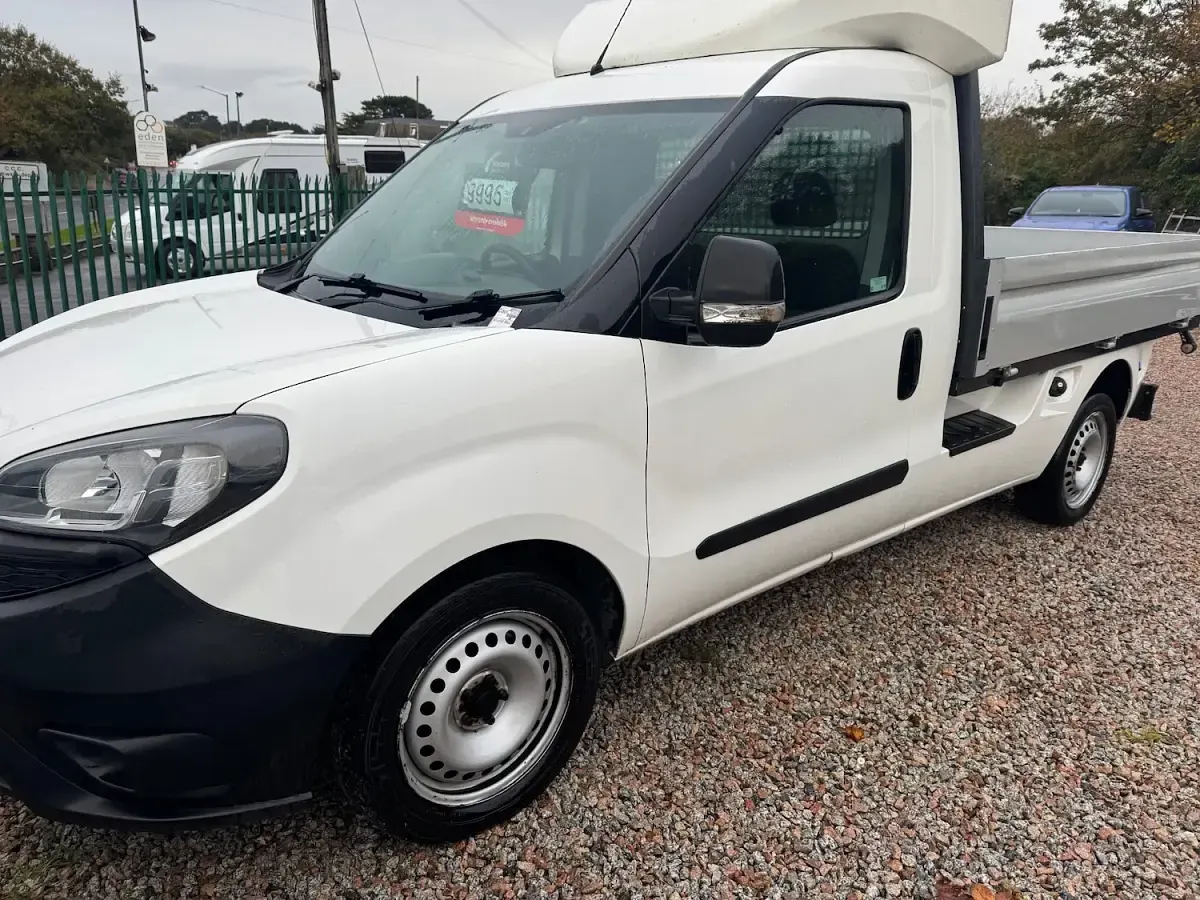 Used Fiat Doblò S 105 HP (77 kW) 2021 White MPV