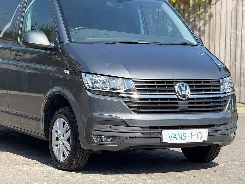 Second-hand VW Transporter Highline 150 CP (110 kW) 2022 Gri Van