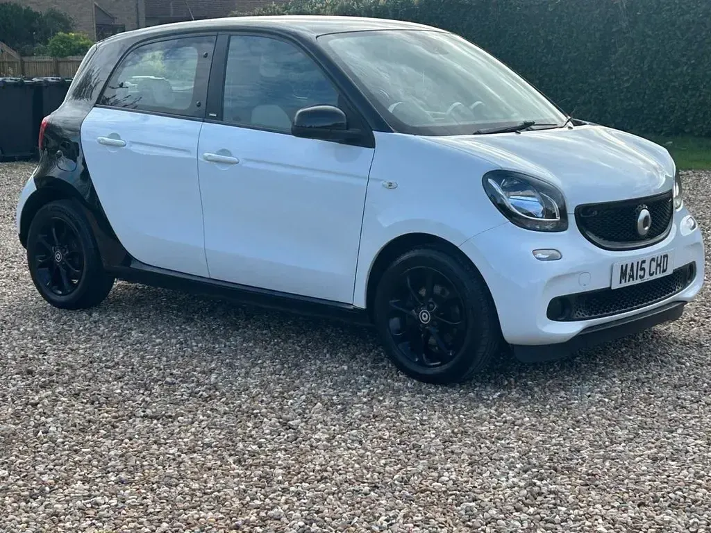 Used Smart ForFour Passion Premium 71 HP (52 kW) 2015 White Hatchback