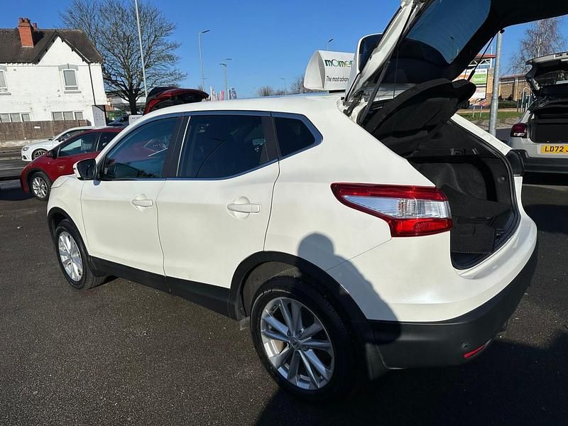 Used Nissan Qashqai Acenta Premium 2014 White SUV