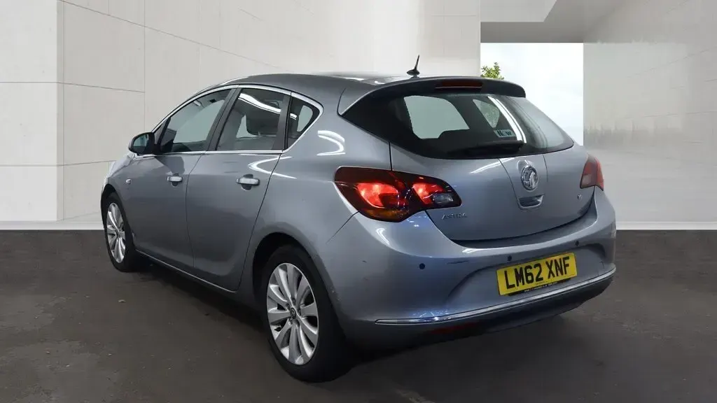 Used Vauxhall Astra 115 HP (84 kW) 2012 Silver Hatchback