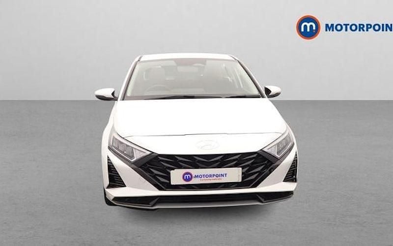 Used Hyundai i20 Advanced 101 HP (74 kW) 2024 White Hatchback