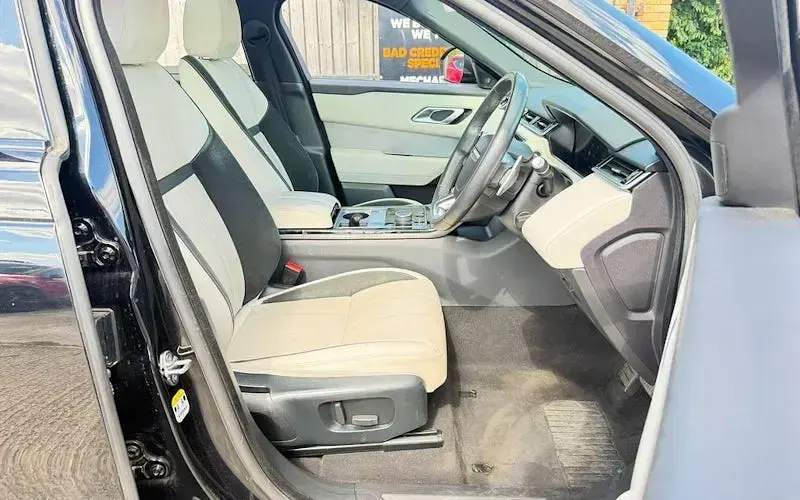 Used Land Rover Range Rover Velar R-Dynamic 179 HP (131 kW) 2019 Black SUV