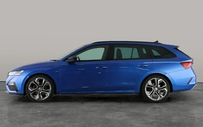 Used Skoda Octavia vRS 245 HP (180 kW) 2023 Blue Estate