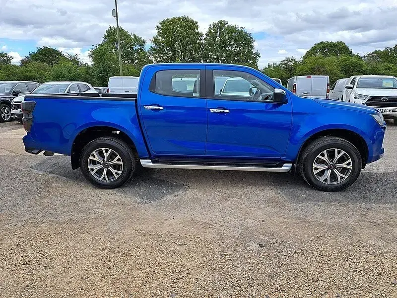 Used Isuzu D-Max 164 HP (120 kW) 2024 Blue Pickup