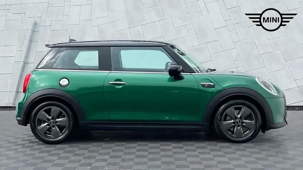 Gebraucht Mini Cooper S Classic 178 PS (130 kW) 2022 Grün Kleinwagen