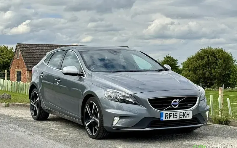 Usado Volvo V40 R-Design 190 HP (139 kW) 2015 Citadino