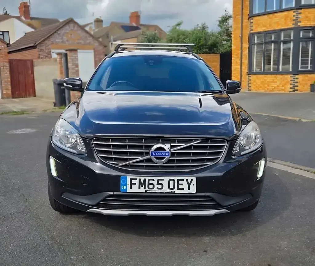 Usado Volvo XC60 SE 190 HP (139 kW) 2016 Preto SUV