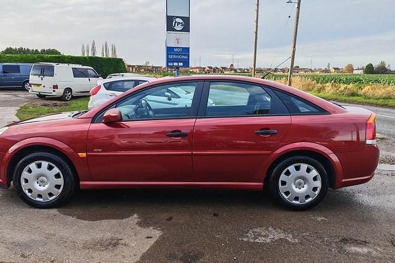 Red Used 2007 Vauxhall Vectra Hatchback | £1,795 - Image 1/1