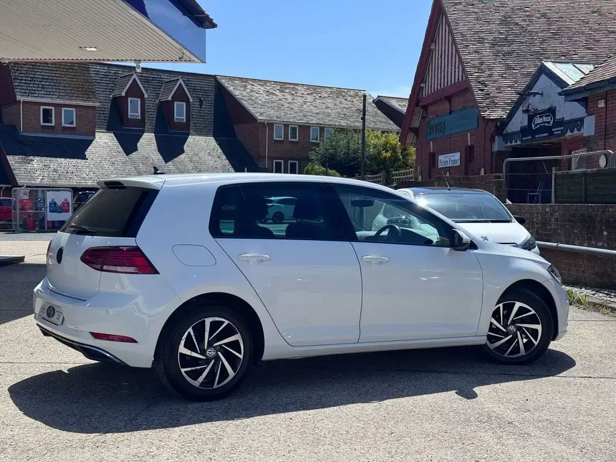 Used VW Golf VII Edition 115 HP (84 kW) 2020 White Hatchback