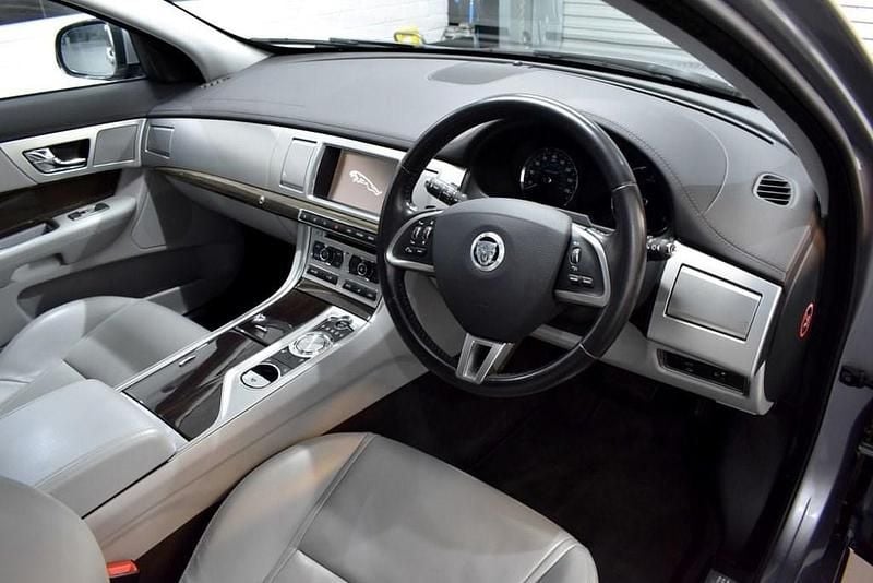 Usado Jaguar XF Premium Luxury 2012 Cinzento Sedan