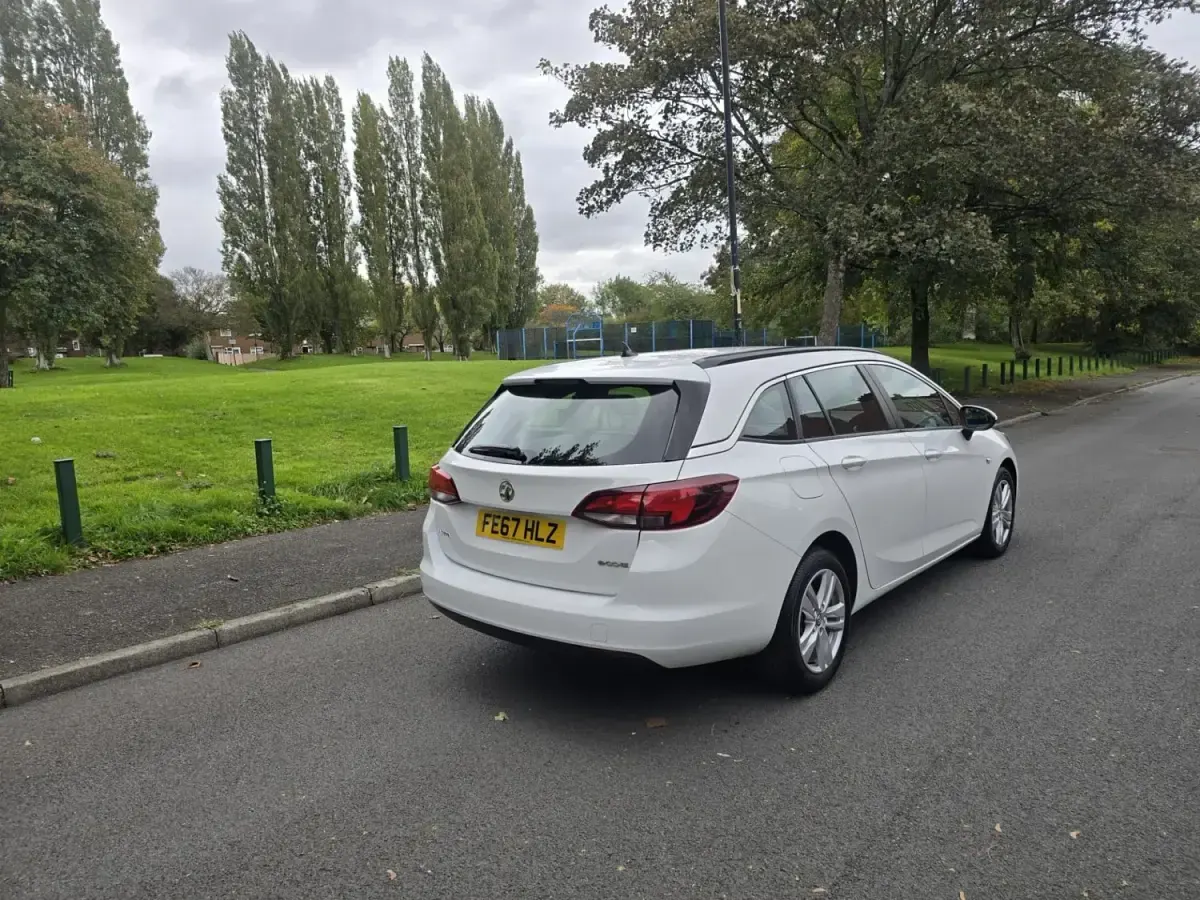 Begagnad Vauxhall Astra 2017 Vit Kombi