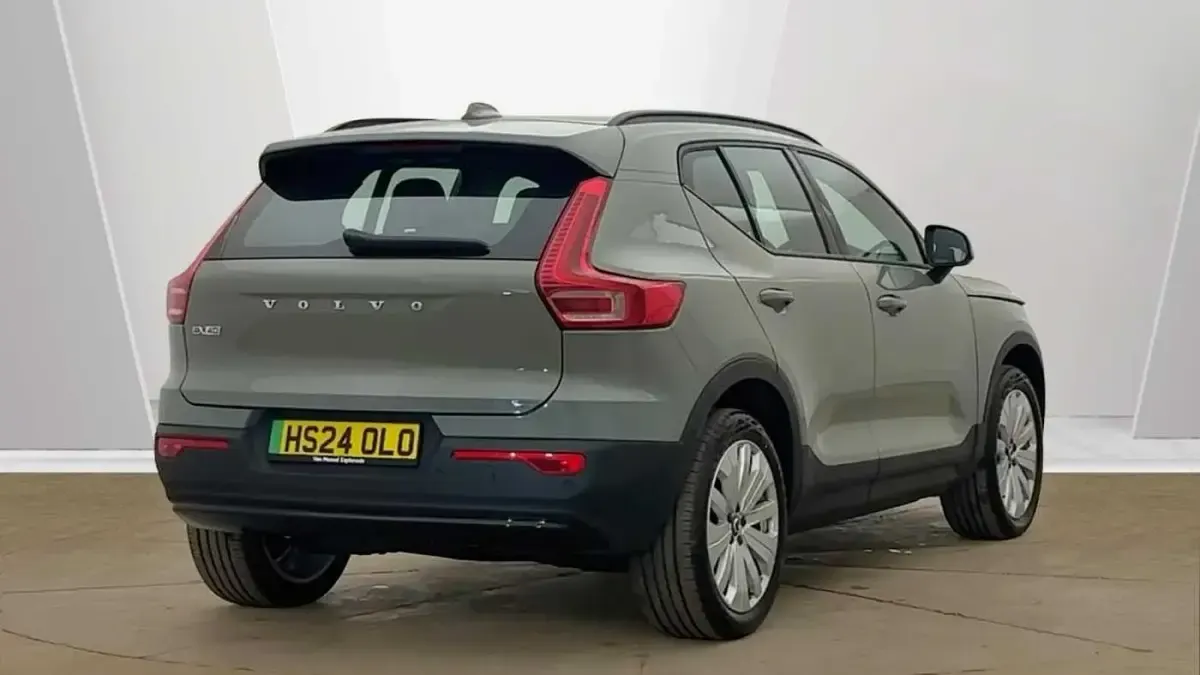 Used Volvo EX40 Core 175 kW (238 HP) 2024 Green SUV