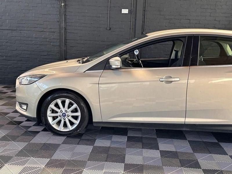 Used Ford Focus Titanium 120 HP (88 kW) 2015 Silver Hatchback