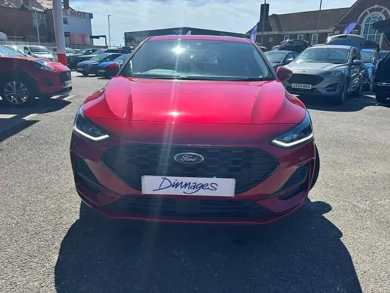 Używany Ford Focus ST-Line 2024 Czerwony Hatchback