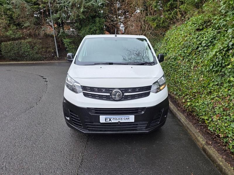 Second-hand Vauxhall Vivaro Edition 120 CP (88 kW) 2021 Alb Monovolum
