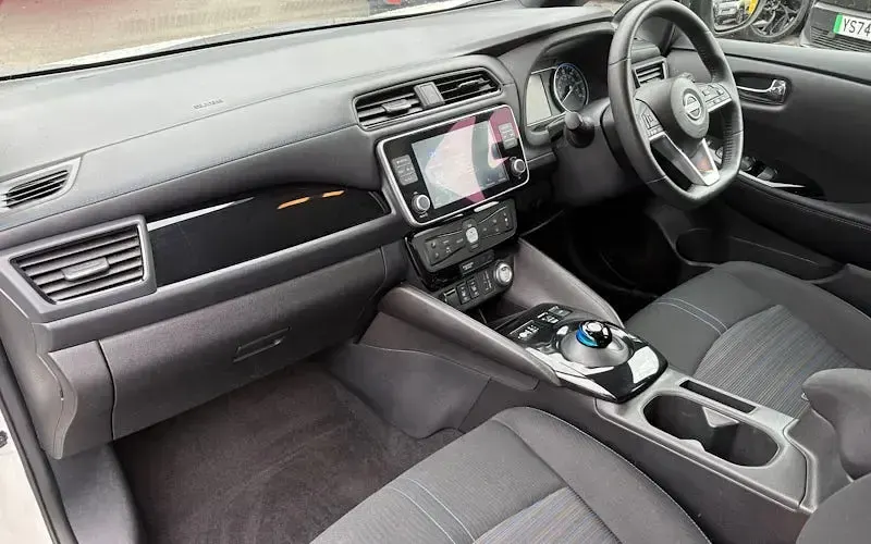 Used Nissan Leaf N-Connecta 110 kW (150 HP) 2022 White Hatchback