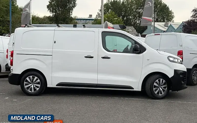 Used Vauxhall Vivaro 101 HP (74 kW) 2022 MPV
