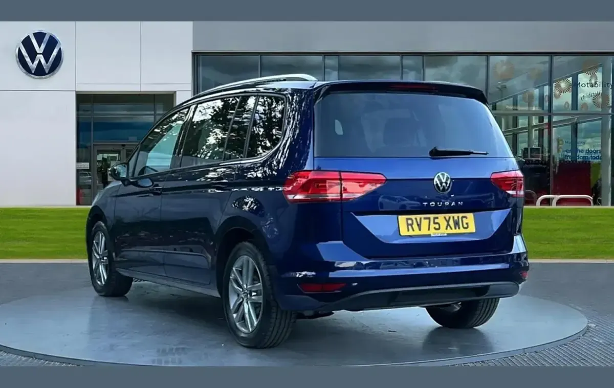 Used VW Touran Match 150 HP (110 kW) 2025 Blue MPV