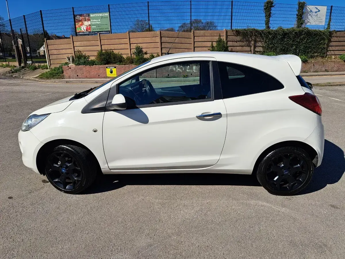 Used Ford Ka Metall 69 HP (50 kW) 2013 White Hatchback
