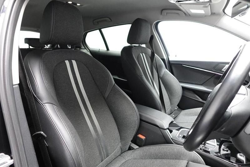 Used BMW 118 Sport Line 136 HP (100 kW) 2024 Black Hatchback