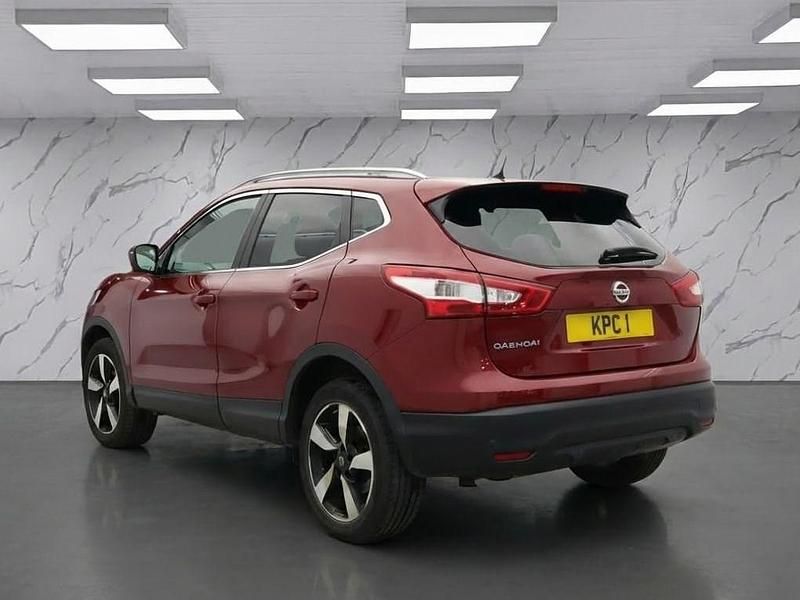 Used Nissan Qashqai N-TEC 163 HP (119 kW) 2016 Red SUV