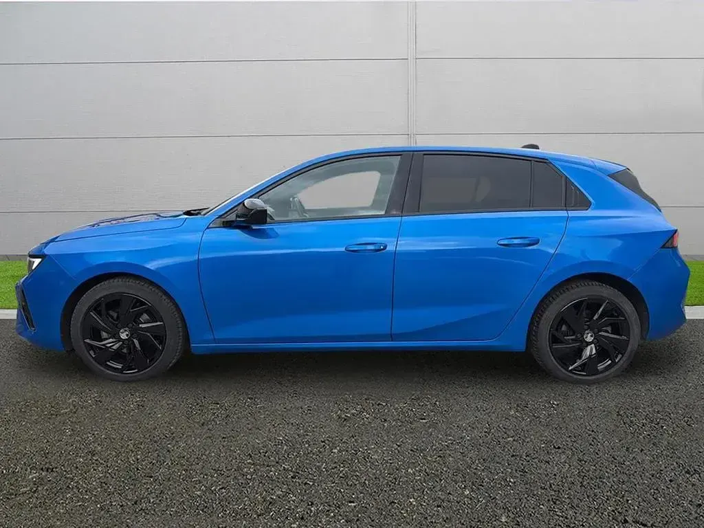 Used Vauxhall Astra 130 HP (95 kW) 2023 Blue Hatchback