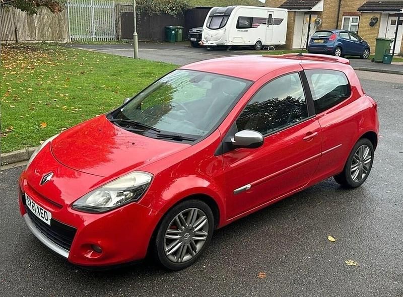 Used Renault Clio II Dynamique 2011 Red Hatchback