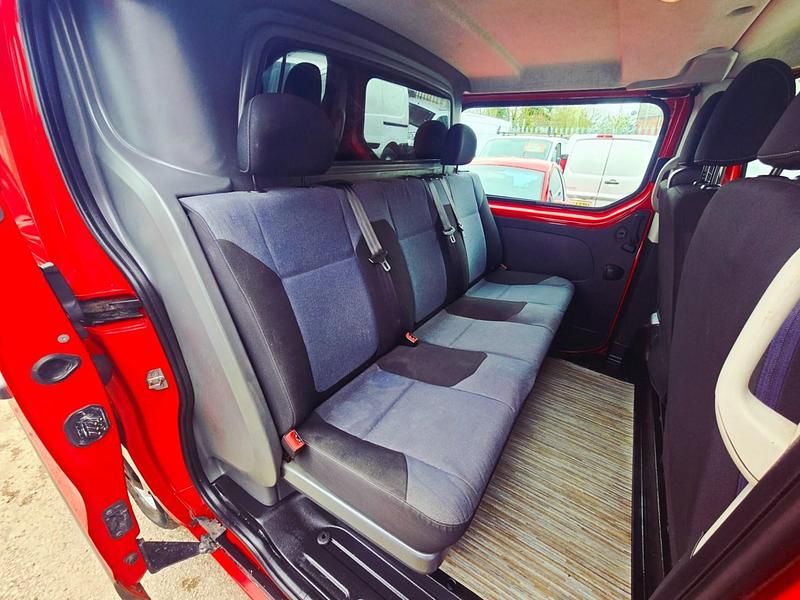 Used Vauxhall Vivaro 120 HP (88 kW) 2015 Red