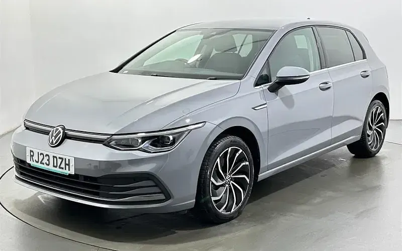 Używany VW Golf VIII Edition 131 KM (96 kW) 2023 Szary Hatchback