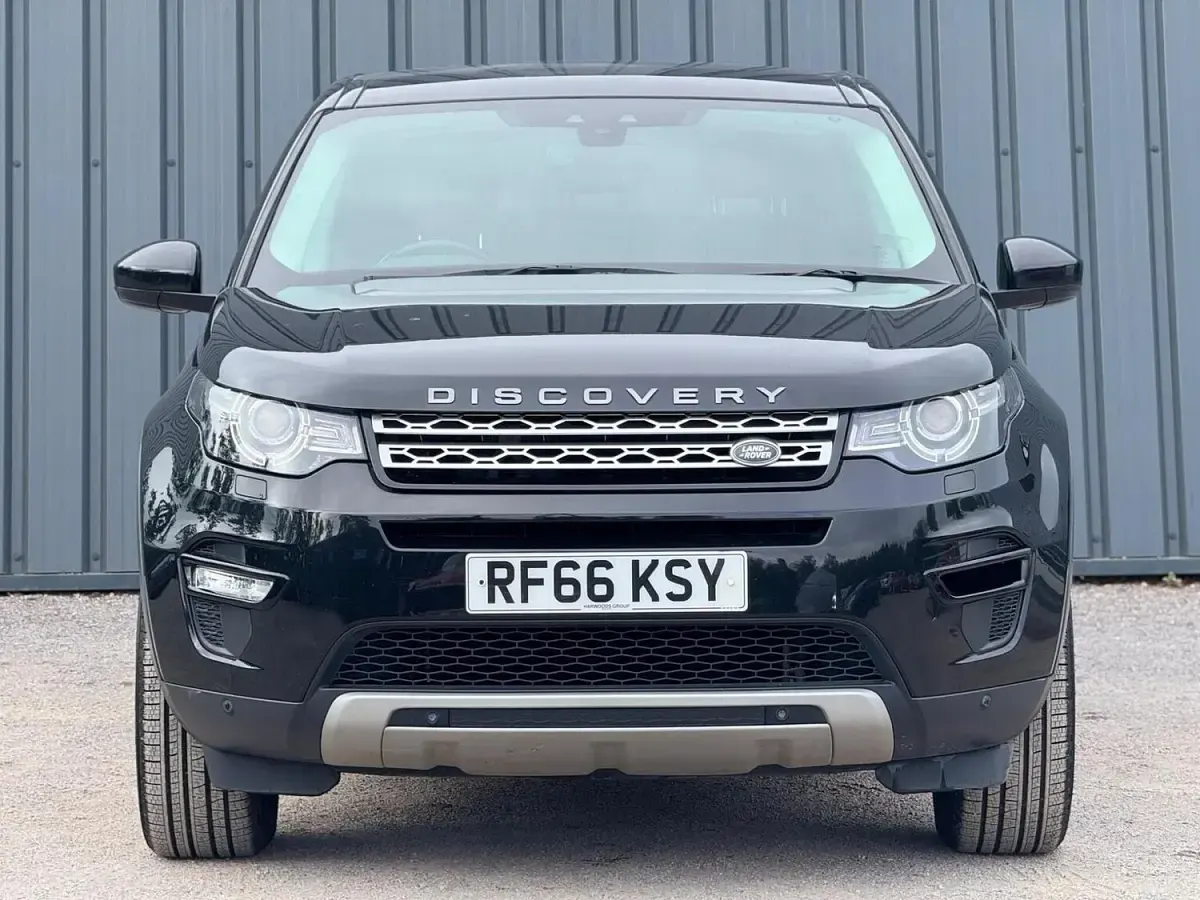 Used Land Rover Discovery Sport HSE 180 HP (132 kW) 2017 Black SUV