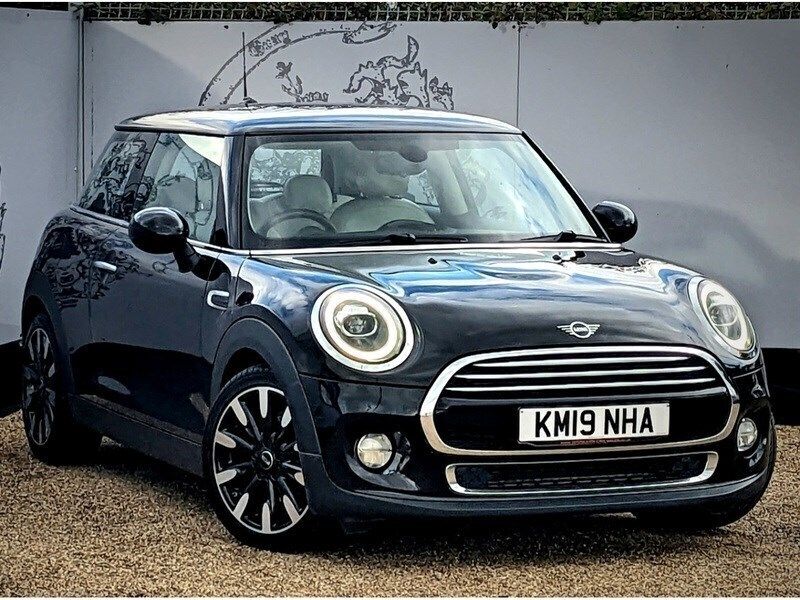 Midnight black Used 2019 Mini Cooper Exclusive Hatchback | £9,795 (Fair price) - Image 1/4