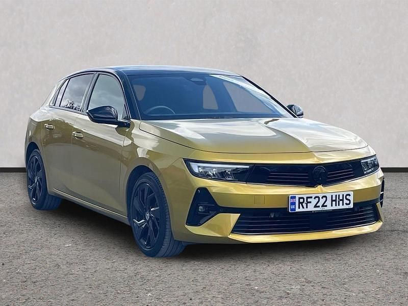 Second-hand Vauxhall Astra GS Line 130 CP (95 kW) 2022 Galben Hatchback