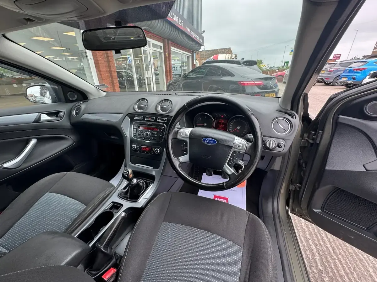Used Ford Mondeo Zetec 150 HP (110 kW) 2012 Green Hatchback