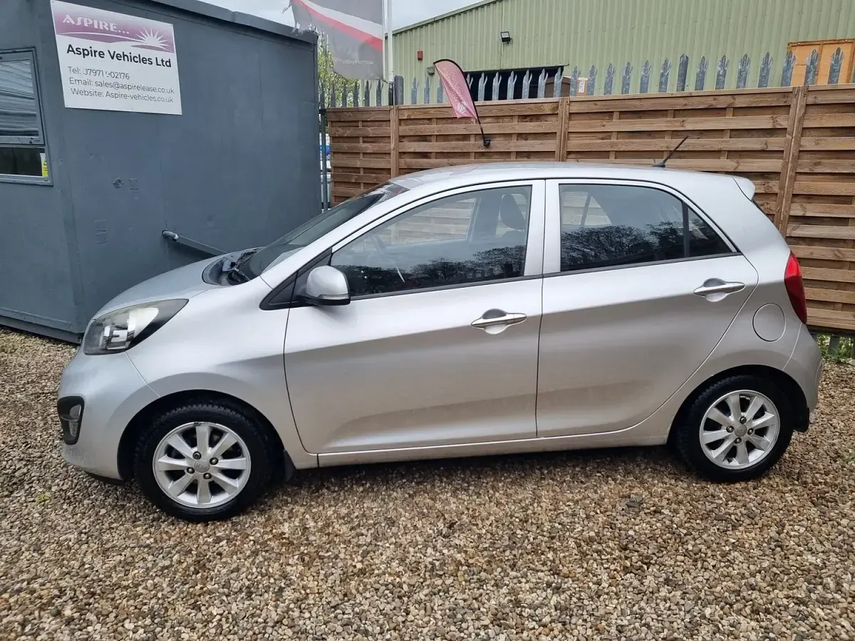 Used Kia Picanto 85 HP (62 kW) 2012 Silver Hatchback
