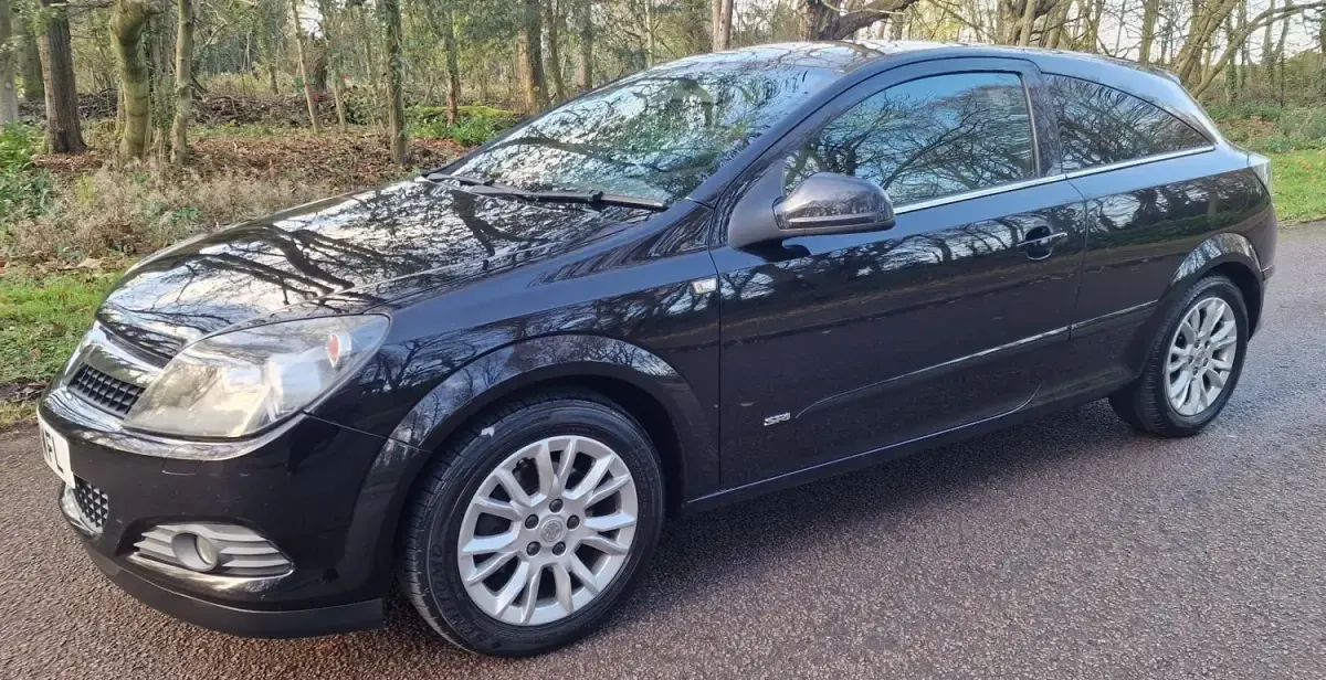 Usado Vauxhall Astra SRi 2010 Negro Utilitario