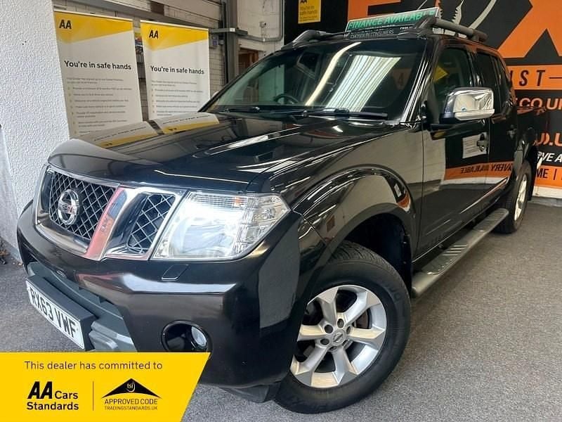 Used Nissan Navara Tekna 190 HP (139 kW) 2013 Black Pickup